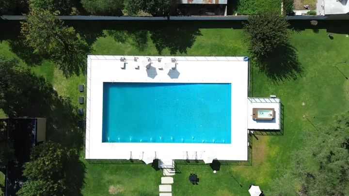 Piscina vista desde arriba